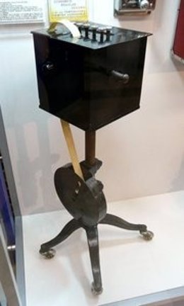 Máquina Billetera Antigua De Metro De Madrid