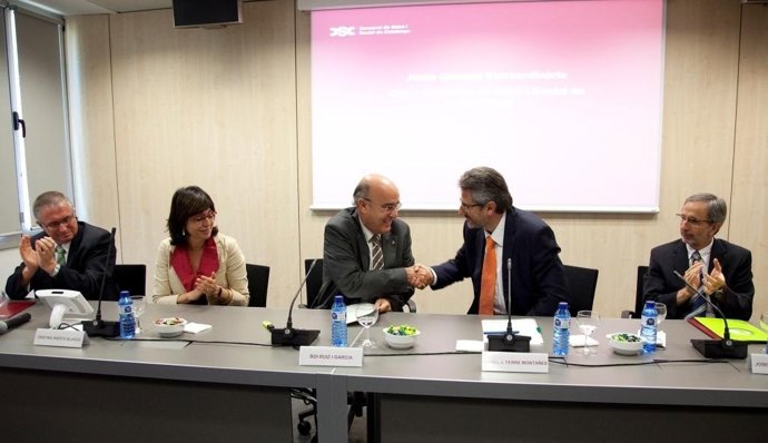 El Conseller De Salud, Boi Ruiz, Saluda Al Presidente De CSC, Manel Ferré