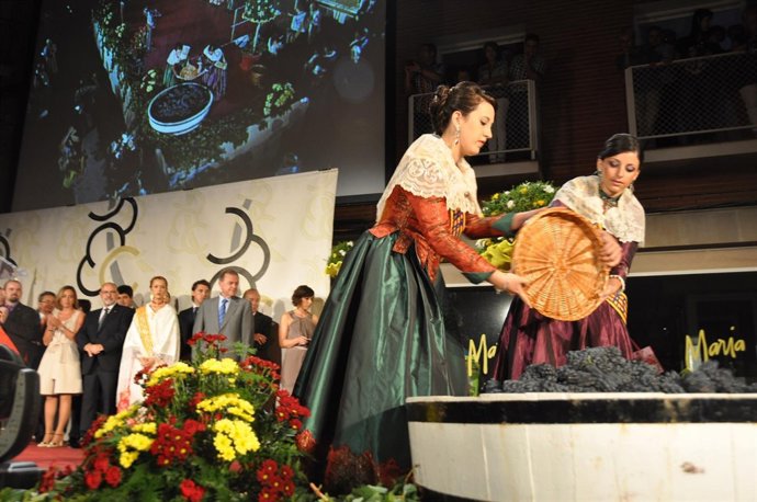 Pisado De Las Primeras Uvas De La Denominación De Origen Cariñena.