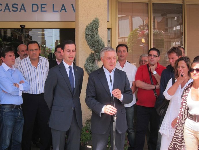 El Mimistro E Fomento, José Blanco, Durante Su Visita A Mislata 