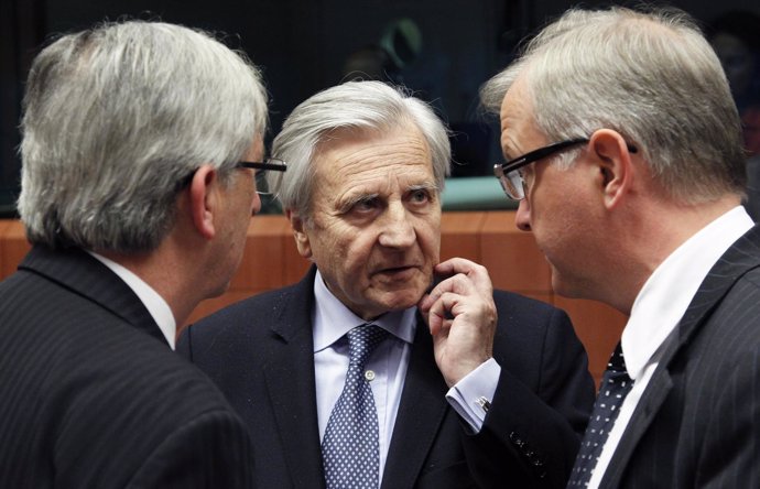 Trichet, Rehn Y Juncker Hablando En Bruselas