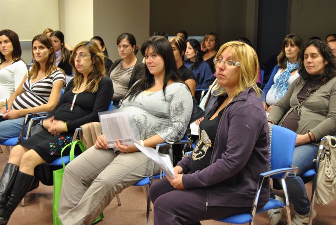 Mujeres Embarazas Participando En Los Cursos Formativos Sobre Anestesia Epidural