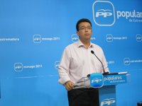 El PP pide a Vara que "no esconda la cabeza bajo el ala" tras las palabras de Blanco en "apoyo" al corredor mediterráneo