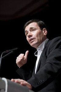 Gómez alerta de que el inicio del curso escolar está en "riesgo" por los recortes de docentes