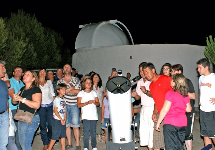 Los Visitantes Del Telescopio