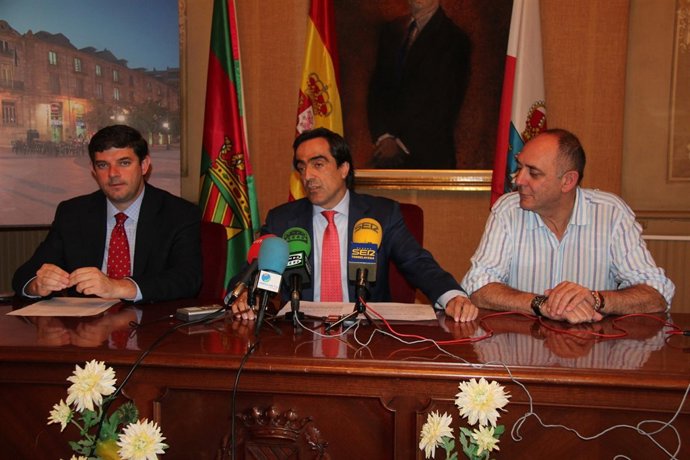 El Alcalde Con Los Concejales De Obras Y Barrios