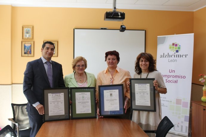 Acto De Entrega De Los Certificados A Alzheimer León