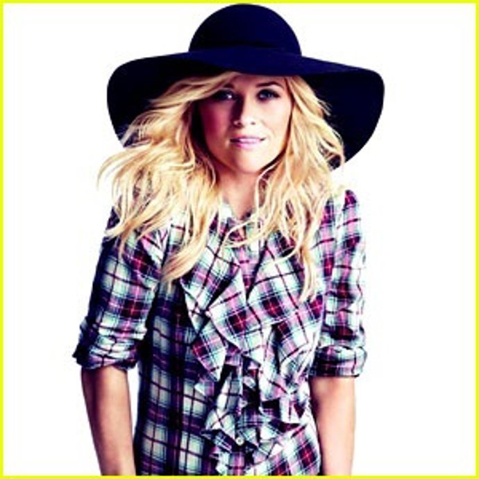 Reese Witherspoon Posando Para Una Firma De Ropa