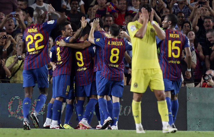 Barcelona Celebra Un Gol Contra Villarreal