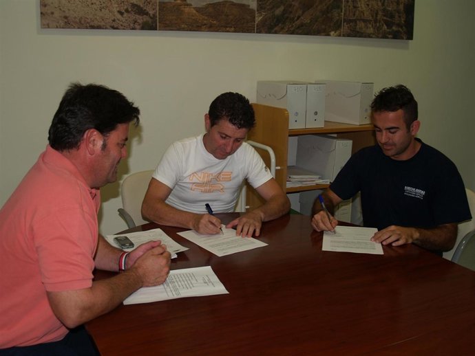 Imagen De La Firma Del Convenio