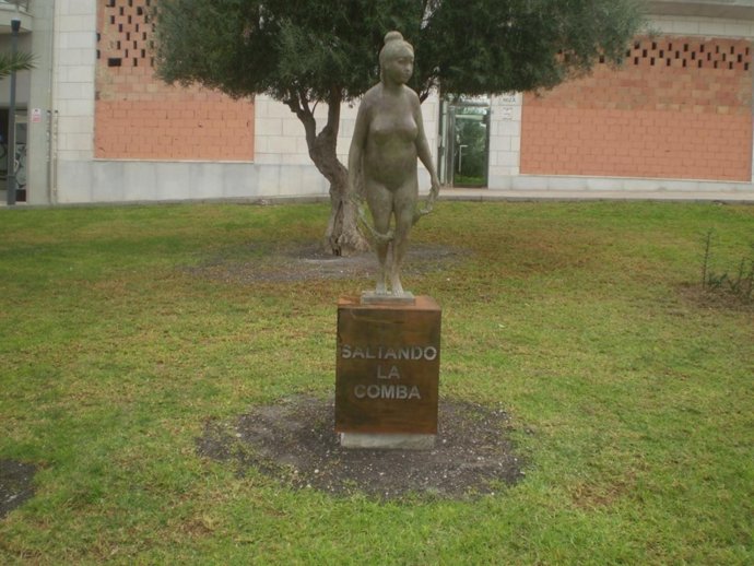 Una De Las Estatuas De Antonio Campillo