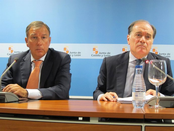 Los Consejeros De Educación Y Economía En Una Comparecencia Conjunta