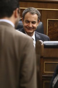 Zapatero elogia el "enorme sentido de la responsabilidad" del PSOE en la reforma