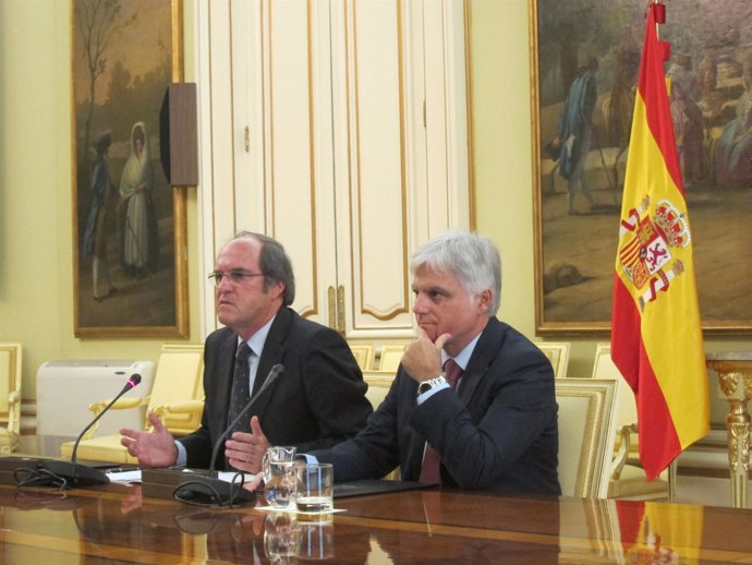 El Ministro De Educación Y El Consejero De Educación De Canarias