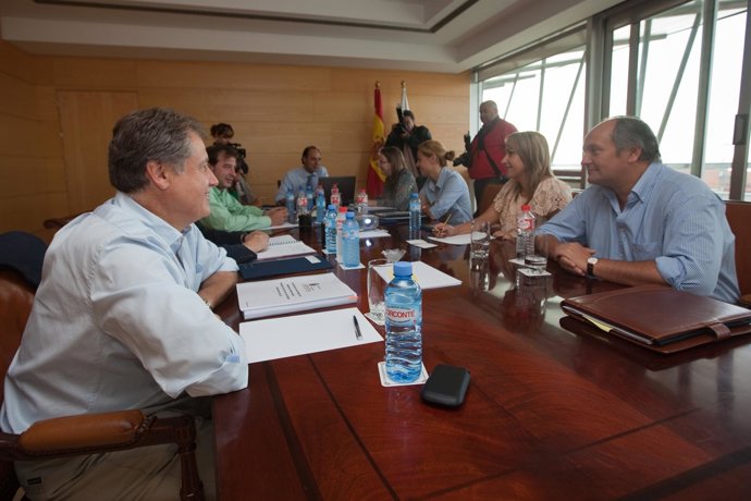 El Presidente De Cantabria, Ignacio Diego, Preside El Consejo De Gobierno 