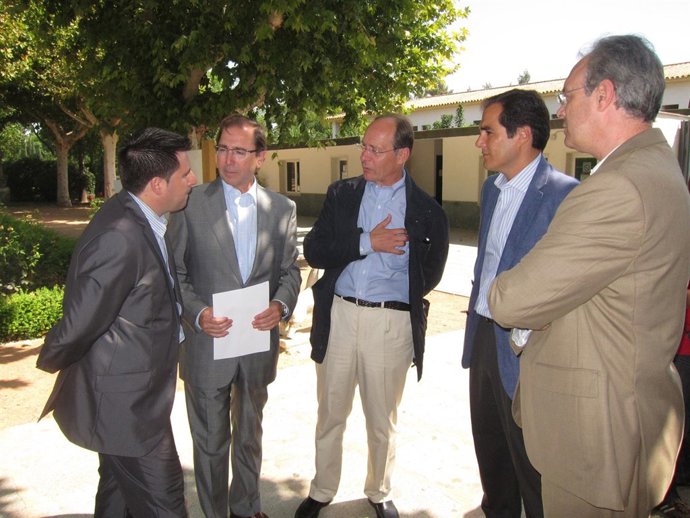 Momentos Antes De La Entrega De Animales Al Zoológico De Córdoba