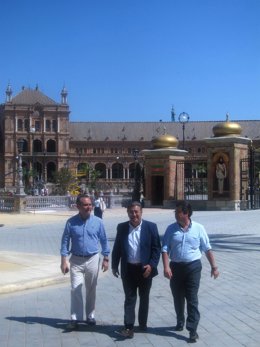 Visita De Zoido A La Plaza De España Durante El Rodaje De 'El Dictador'
