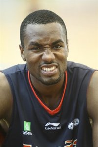 Baloncesto/Eurobasket.- Ibaka: "Habrá momentos complicados y tendremos que sacar nuestro espíritu, así es la guerra" 