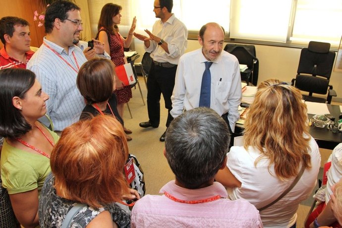 Alfredo Pérez Rubalcaba En El Primero De Los Encuentros Llamados 'Diálogos'