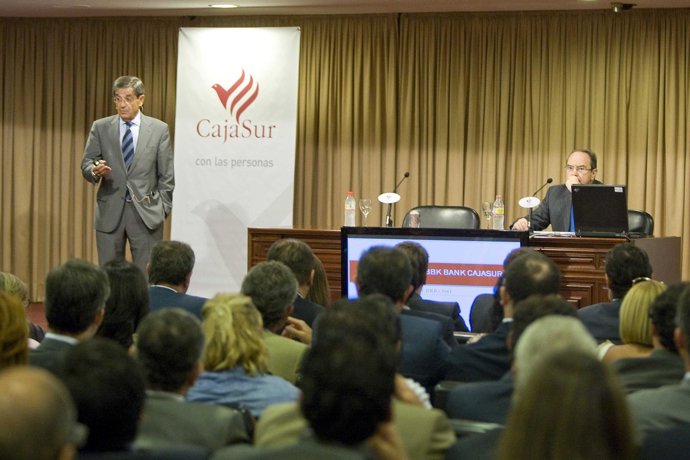 Reunión Del Presidente De BBK, Mario Fernández, Con Empleados De Cajasur