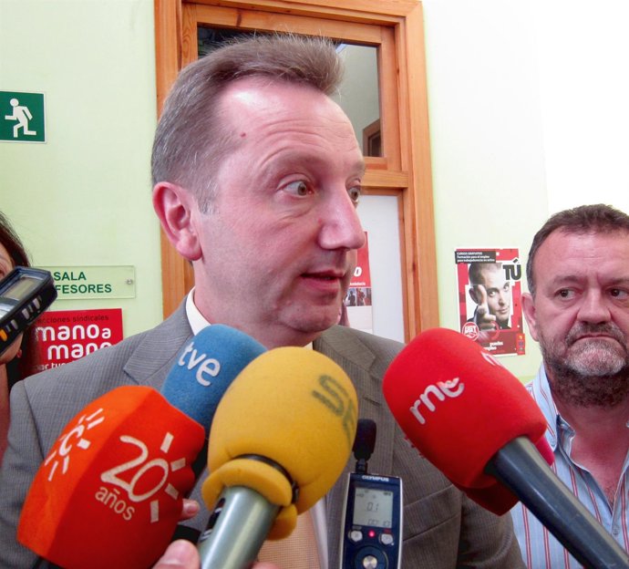 El Consejero De Empleo, Manuel Recio, Visita  Instalaciones De UGT-