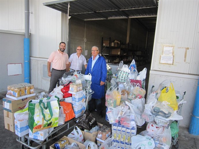 Sa Nostra Entrega Los Víveres A La Fundación Banco De Alimentos