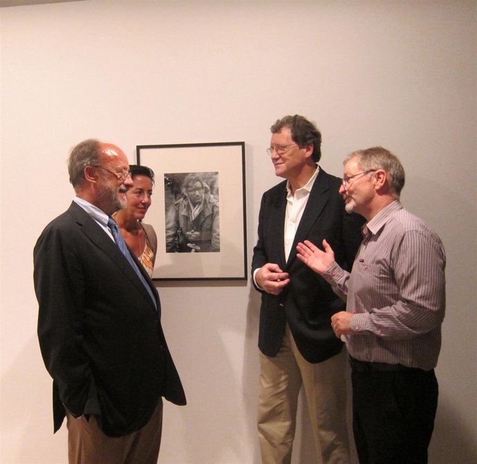 De La Riva, Cantalapiedra Y  El Hijo Del Fotógrafo,Rusell Burrows.