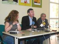 Gómez ve "imposible" iniciar el curso escolar y exige a Aguirre que suprima los recortes en educación