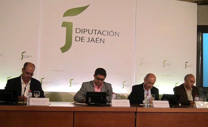 De La Cruz, Reyes, Martínez Y Sánchez Firman El Convenio Entre Diputación Y DO.