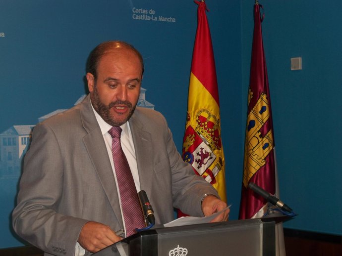 El Portavoz Del PSOE En Las Cortes De Castilla-La Mancha, José Luis Martínez Gui