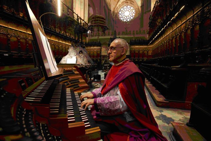 El Organista J. Enrique Ayarra, Organista Titular De La Catedral De Sevilla.
