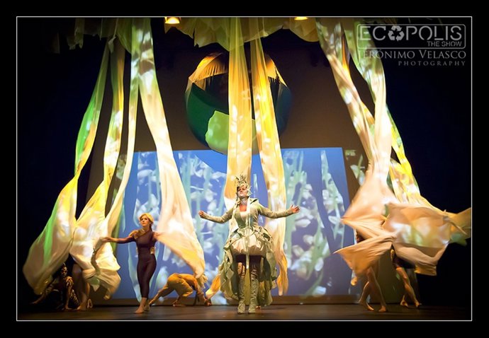 Kaleido Representando 'Ecópolis The Show'