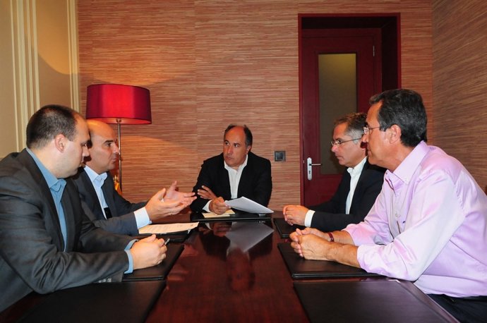 Alcalde De Algeciras Se Reune Con Representantes Del Grupo Alonso