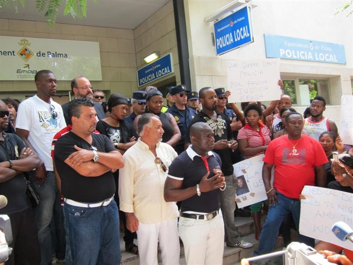 Representantes Del Coletivo Gitano Y Nigeriano 