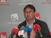 IU denuncia que el plan de Cospedal "desmantela" los servicios sociales y asegura afectará a 14.000 trabajadores