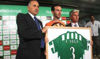 Fútbol.- Vega, en su despedida del Betis: "Han sido cinco años en los que he aprendido mucho como persona y futbolista"