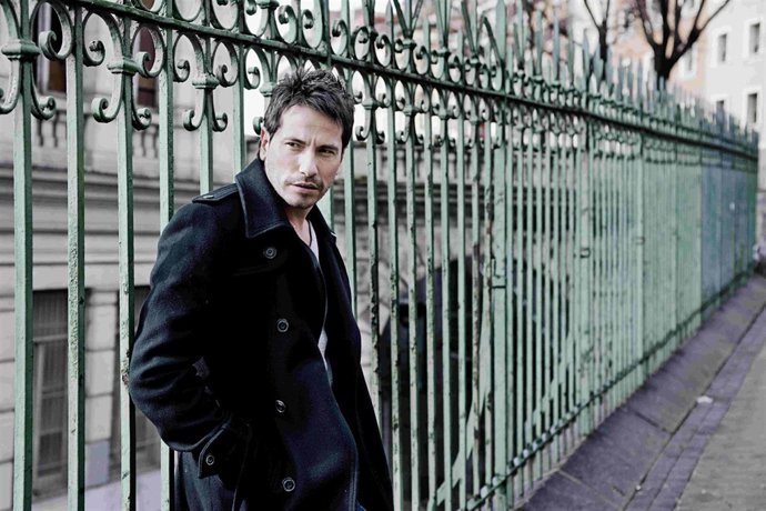 El Cantante David Demaría Posa En Una Foto Promocional