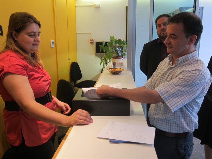 Alfred Bosch (ERC) Presenta Avales Para Las Primarias