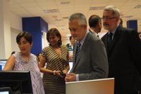 Griñán dice que el presupuesto para 2012 será "contractivo" pero priorizará la educación, sanidad y el gasto social