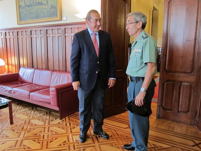 Goñi Y Cadenas, Al Comienzo De La Reunión.