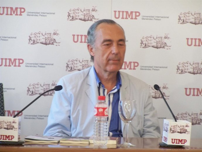 El Poeta Luis Alberto De Cuenca