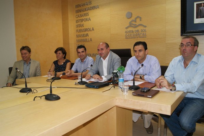 Conejo, Junto A Portavoces Y Alcaldes Socialistas Presentes En La Reunión