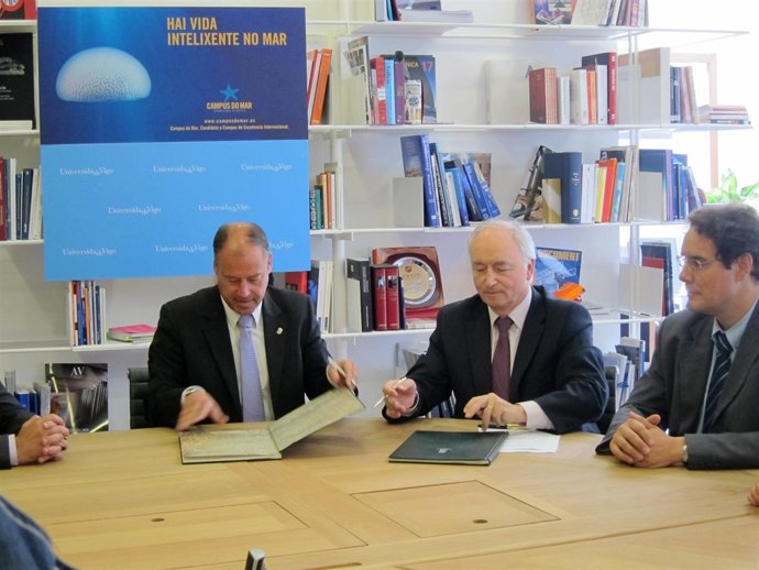 El Rector De La Universidade De Vigo, Salustiano Mato, Con Ianni