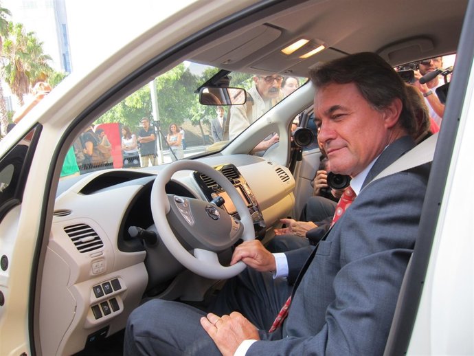 El Presidente De La Generalitat Artur Mas En La Planta De Nissan
