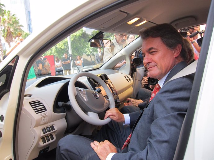 El Presidente De La Generalitat Artur Mas En La Planta De Nissan