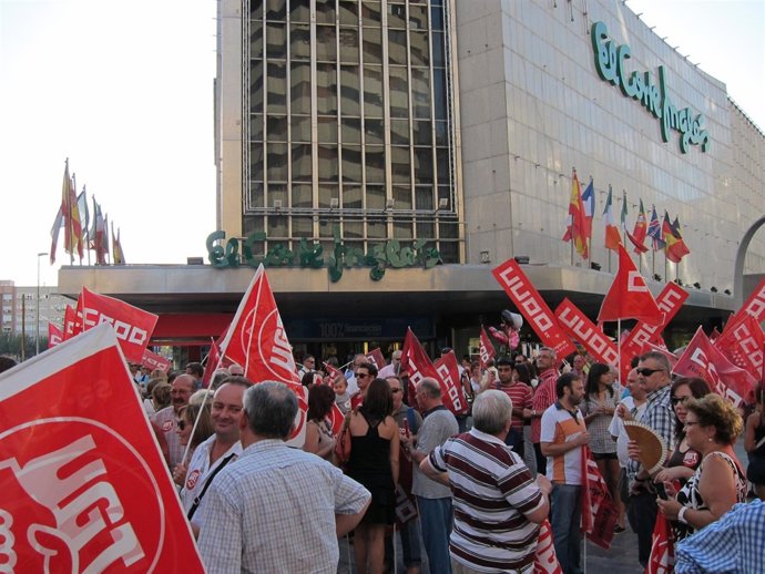 Concentración En La Plaza De La Fuensanta