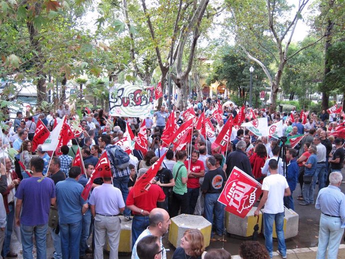 Concentración En Sevilla En Contra De La Reforma De La Constitución