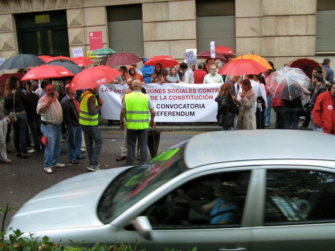 Manifestación En Cáceres Contra La Reforma Constitucional