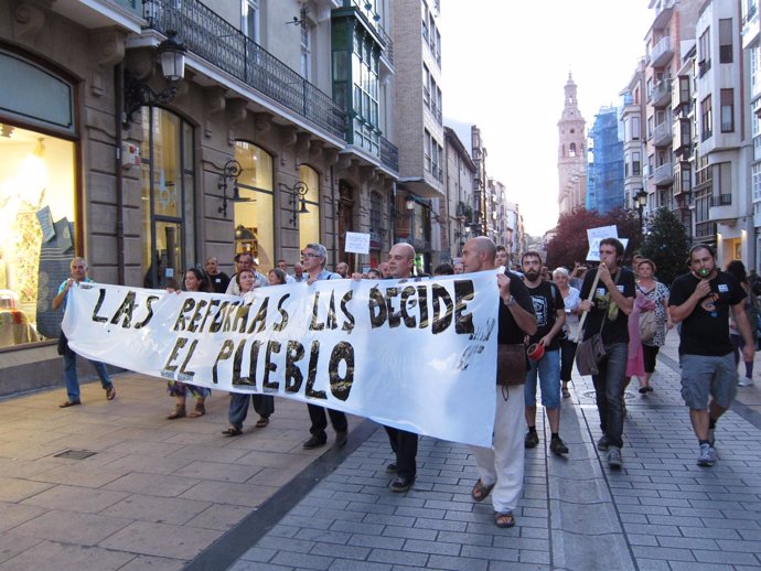 'Indignados' Recorren Logroño Para Protesta Reforma