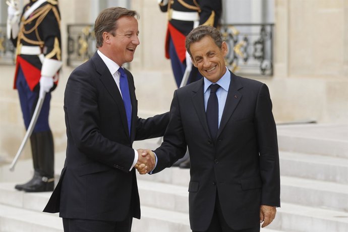 David Cameron Y Sarkozy Pasandolo Bien